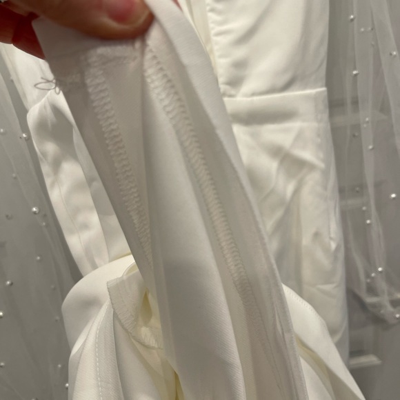 Woman’s White Jumpsuit w/ Tulle Sleeves with Pearls.Wide Leg. Size:Medium NWOT - Picture 13 of 16